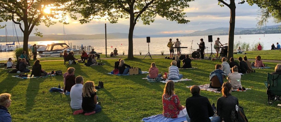 Gemütliche Sommerabende mit Live-Musik am Ufer des Bodensees